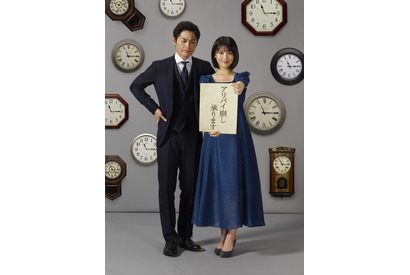 浜辺美波、名探偵役で主演！安田顕と難事件に挑む「アリバイ崩し承ります」 画像