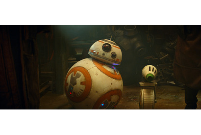 「BB-8と並ぶとすごく可愛くて」J.J.のアイディアから生まれた『スター・ウォーズ』新ドロイド 画像