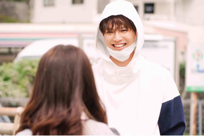 片寄涼太、“綾瀬楓”として雑誌や街頭ビジョンに登場『午前0時、キスしに来てよ』 画像