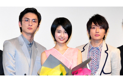 西島隆弘＆高良健吾のサプライズ花束に新人・三根梓、大感激！ 画像