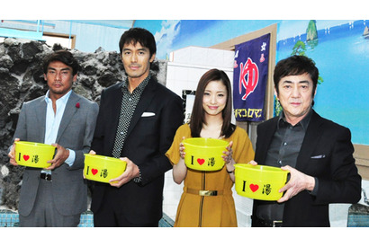 阿部寛ら男性陣の“濃い顔”談義に上戸彩「みんな濃いよ」 画像