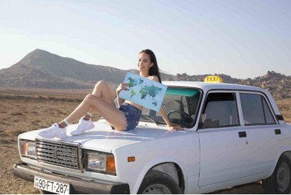 水原希子、開放的なメインビジュアル公開「ブラを捨て旅に出よう」 画像