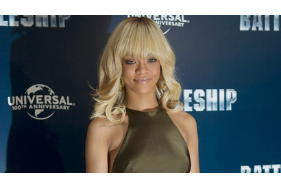 リアーナ、新作記者会見の場でアシュトン・カッチャーとのうわさを否定 画像