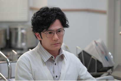 稲垣吾郎の“医師”姿に「待ってました」「感極まる」「スカーレット」に登場 画像