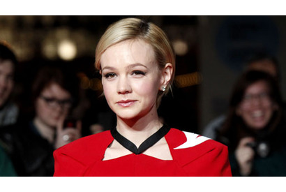 キャリー・マリガン、1歳下のミュージシャンとイギリスで挙式 画像