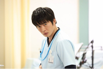 田中圭、石原さとみの先輩薬剤師役「僕と石原さんの普段の感覚を」「アンサング・シンデレラ」 画像