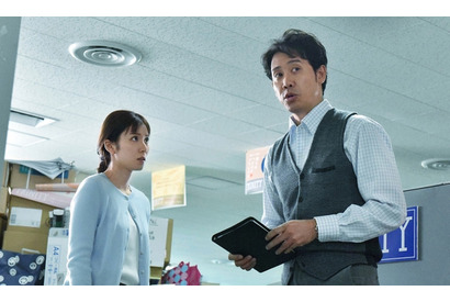 松岡茉優、大泉洋“編集長”の企みに翻弄される!?『騙し絵の牙』場面写真 画像