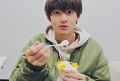 飯豊まりえ、佐野勇斗にパフェを「あーん」東京デート未公開シーン 画像