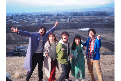 佐野勇斗、飯豊まりえら「ボクセカ」メンバーと笑顔ショットのブログ投稿「今を、精一杯生きたい」 画像