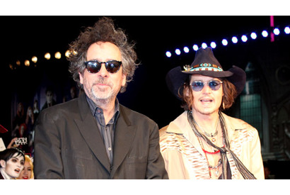 ジョニー・デップ、異例のファンサービス延長戦！　イベント終了後に再びファンの元へ 画像