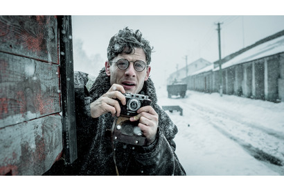 ジェームズ・ノートン、ソ連がひた隠しにした“偽りの繁栄”暴く…『赤い闇』日本版予告 画像