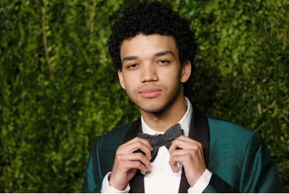 『名探偵ピカチュウ』のジャスティス・スミスが同性愛者であることをカミングアウト 画像