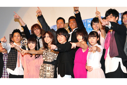 吉田麻也＆槙野の日本代表コンビが、神木隆之介らにヒット祈願パフォーマンスを伝授 画像