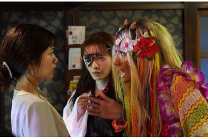 小芝風花＆松本まりかのヤマンバメイクが話題に「妖怪シェアハウス」6話 画像