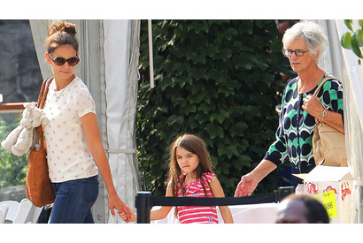 ケイティ・ホームズ、愛娘をカトリック系の名門女子校に入学させる？ 画像