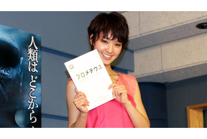 剛力彩芽、アフレコで絶叫し機材が故障!?　『プロメテウス』日本語吹き替えに挑戦 画像