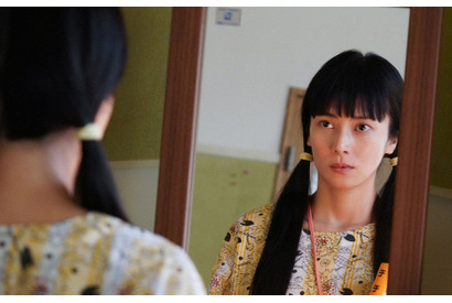柴咲コウの演技に絶賛の声「ほんとに10歳の泣き方みたい」…「35歳の少女」1話 画像