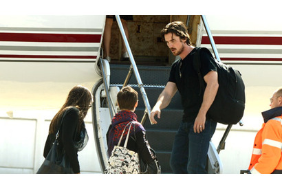 『ダークナイト　ライジング』キャストが帰国の途に　C・ベイルが声明を発表 画像