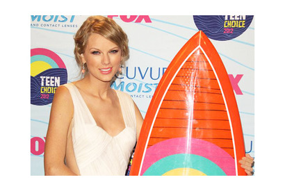 熱戦のティーン・チョイス・アワード、テイラー・スウィフトが音楽＆映画で5冠達成！ 画像