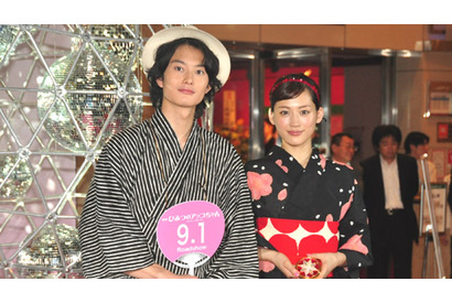 綾瀬はるか、魔法のコンパクトで「恐竜になりたい」 画像