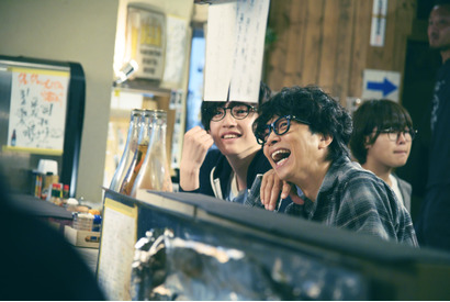 井ノ原快彦＆道枝駿佑、本物の親子のような仲睦まじさ…『461個のおべんとう』新場面写真 画像
