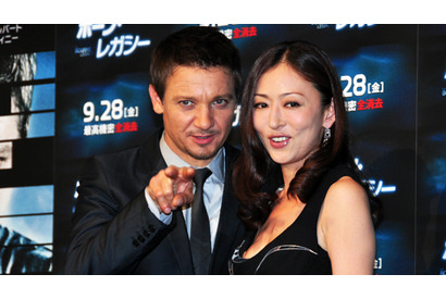 ジェレミー・レナー、『ボーン』シリーズ続編で松雪泰子にボコボコにされたい？ 画像