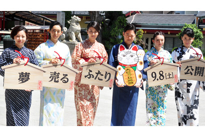 阿部サダヲ、松たか子らの浴衣姿にデレデレ　日替わりで愛人にしたい？ 画像