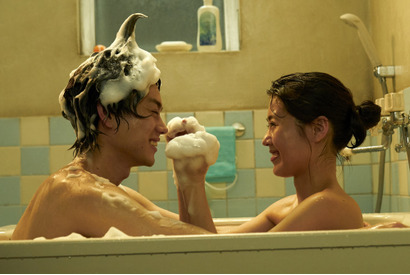 菅田将暉＆有村架純、尊さ溢れる！駅から徒歩30分の同棲生活シーン『花束みたいな恋をした』 画像