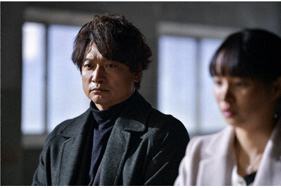 香取慎吾“万丞”の語りに「胸が熱くなりました」「瞳に吸い込まれそう」の声続々…「アノニマス」3話 画像