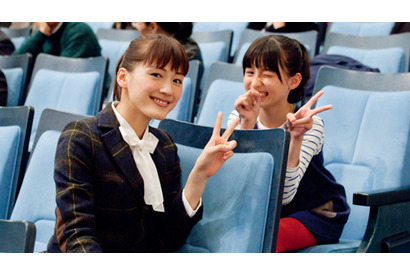 無邪気すぎる綾瀬はるかに、岡田将生が「小学生か！」と大爆笑 画像