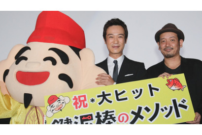 堺雅人、香川照之にエアガンで撃たれまくる！　「お芝居できないほど痛かった」 画像