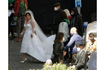 レディー・ガガ、グッチ一族の映画でウエディングドレス姿を披露 画像