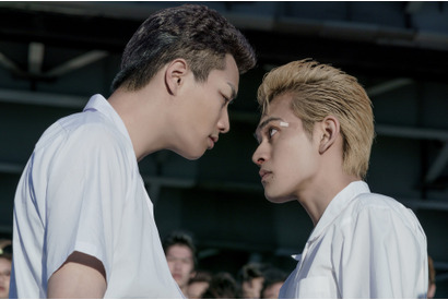 北村匠海＆鈴木伸之がにらみ合う…『東京リベンジャーズ』場面写真 画像