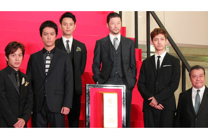 西田敏行「完璧な顔だね」、映画初出演の東方神起・チャンミンにホレボレ!? 画像