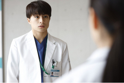 白濱亜嵐“隆治”の涙からの主題歌「konomama」に「涙腺決壊」「心に染みた」の声多数…「泣くな研修医」3話 画像