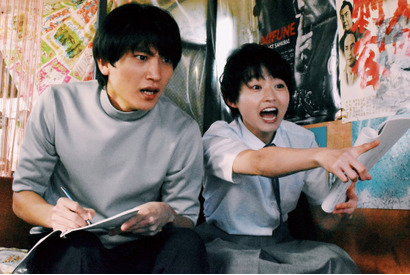 伊藤万理華＆金子大地ら映画づくりに駆け抜ける夏！『サマーフィルムにのって』新写真 画像