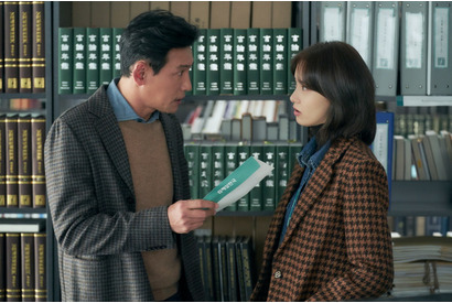 ファン・ジョンミン×ユナ、意外な過去で結ばれる“新聞記者”の葛藤に注目「ハッシュ」予告編 画像