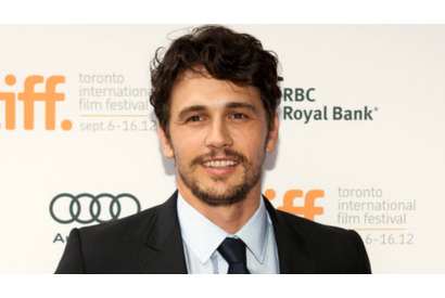 ジェームズ・フランコ、11歳年下のアシュレイ・ベンソンと交際中 画像