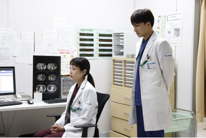 木南晴夏“佐藤”の言葉に「愛ある指導をしてる」の声…「泣くな研修医」6話 画像