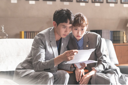 AFTERSCHOOLナナ×パク・ソンフン「恋の始まりは出馬から!?」距離が縮まる場面写真解禁 画像