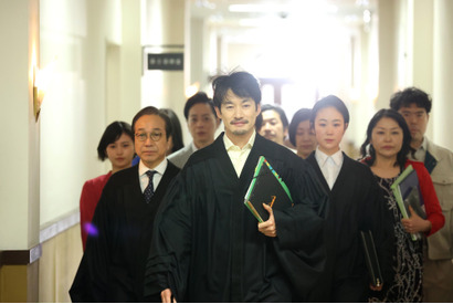 竹野内豊と松風理咲の再共演に反応多数…“裁判員”永田崇人のゲスト出演にも注目集まる「イチケイのカラス」9話 画像