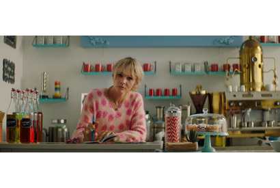 再会した同級生のコーヒーに…キャリー・マリガン主演『プロミシング・ヤング・ウーマン』2つの本編映像 画像