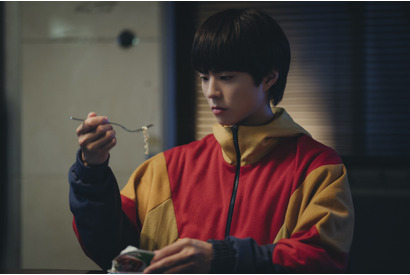 パク・ボゴムの“ソボク”、外の世界で初めてのカップ麺シーン到着『SEOBOK』 画像