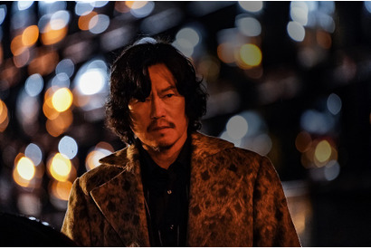 豊川悦司、本通り裏の男を演じる「ワルを演じるのは喜び」『鳩の撃退法』 画像