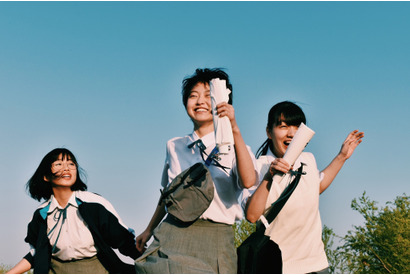 仲よし3人組のオフショット！『サマーフィルムにのって』疾走感あふれるメイキング写真 画像