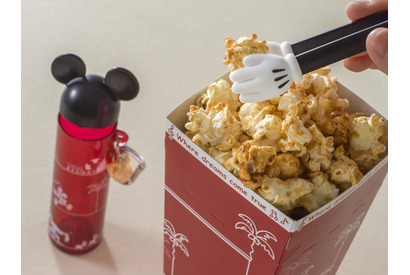 【ディズニー】トングで食べれば手が汚れない！新デザインのポップコーンバケットもパークに登場 画像