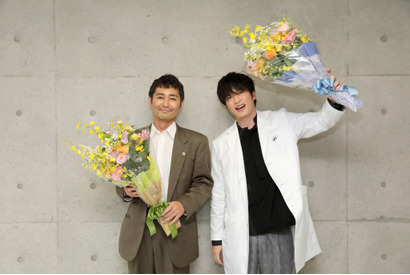 「らせんの迷宮」撮了！ 田中圭「本当に長かった」 画像