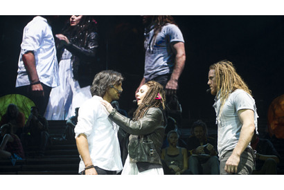 「スパイス・ガールズ」メラニー・Cの美声がたっぷり2分！伝説のロックオペラ映像到着 画像