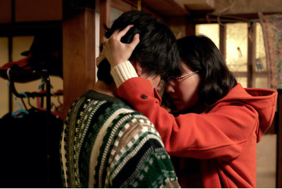 トランスジェンダーの彼とその彼女、“2人”のメイン画像解禁　飯塚花笑監督作『フタリノセカイ』22年1月公開へ 画像