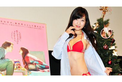 佐々木心音が下着の上に“彼のシャツ”スタイルでセクシー悩殺 画像